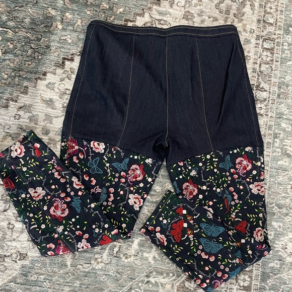 Eva-Marie Skinny-Leg Denim Pants w/ Floral Embroidery
Size 12. NWT - Picture 5 of 8